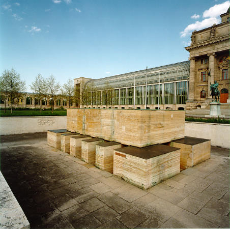 Monument aux morts restaur�