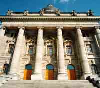 Colonnes monumentales  - Cliquez sur l'image pour l'agrandir (56 KB)