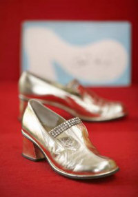 Scarpe laccate con strass del designer italiano Sergio Rossi