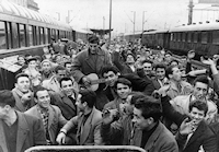 Arrivo di un treno di “Gastarbeiter” (i lavoratori “ospiti” in Germania) alla stazione centrale di Monaco  