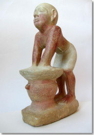 Ägyptische Kalksteinfigur eines Bierbrauers, Römer- und Pelizäusmuseum Hildesheim, Kopie, Foto Museum Quintana