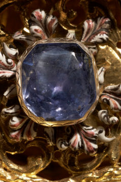 Ein Prunkstück der Ausstellung: die mit Gold und Juwelen verzierte Monstranz aus Waldsassen.