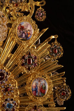 Ein Prunkstück der Ausstellung: die mit Gold und Juwelen verzierte Monstranz aus Waldsassen.