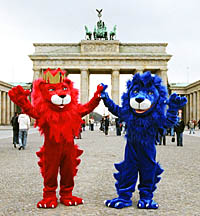 Die Ausstellungslöwen Leo und Vaclav in Berlin