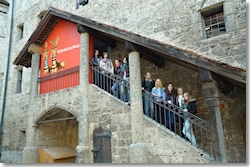 Die Projektgruppe „Schüler führen Schüler“ der 11., 10. und 7. Jahrgangsstufe des Kurfürst-Maximilian-Gymnasiums Burghausen (Foto: Haus der Bayerischen Geschichte / Susanne-Barbara Huber-Scholl)
