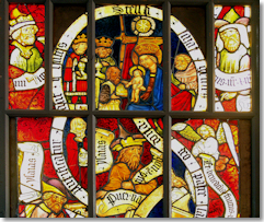 Gotisches Glasfenster aus der ehemaligen Frauenkirche<br><br>Gotisches Glasfenster aus der ehemaligen Frauenkirche, Stift Reichersberg. Die Scheiben stammen aus bayerischen Werkstätten.<br><br>Wernher und Dietburga von Reichersberg stifteten nach dem frühen Tod ihres einzigen Kindes 1084 ihre Burganlage und gründeten darin ein Augustinerchorherrenstift. Kirchengeschichtlich betrachtet, bildeten Bayern und Österreich einen gemeinsamen Kulturraum: Ober- und Niederösterreich gehörten zu weiten Teilen zur Diözese Passau. Das Glasfenster versinnbildlicht die über Jahrhunderte anhaltende Nähe der beiden Regionen: Die Glasscheiben in der ehemaligen Frauenkirche des heute österreichischen Klosters, die in einzigartig frischen Farben die Anbetung der Könige zeigen, wurden in bayerischen Werkstätten gefertigt.<br><br>Gotisches Glasfenster aus der ehemaligen Frauenkirche, Stift Reichersberg Bayern, um 1470.<br><br>© Germanisches Nationalmuseum, Nürnberg<br><br>Verwendung nur im Rahmen der Berichterstattung zur Bayerisch-Oberösterreichischen Landesausstellung 2012.<br>Abdruck honorarfrei, Beleg erbeten (HdBG, Pf 101751, 86007 Augsburg)