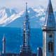 During the föhn, a special stream of warm air that crosses northward into Bavaria from the Southern Alps from time to time, the Munich skyline appears to be located directly in front of the Alps.