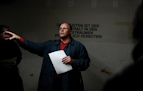 Kurt Spennesberger erlebte die Ankunft der „Gastarbeiter“ aus Sicht eines Arbeitsvermittlers. In GLEIS 11 erläuterte er die Anwerbeprozedur und die Abläufe in der Weiterleitungsstelle im Bunker (Foto: Andrea Huber, München).