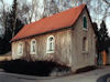 Tahara House 2004 � Stadtarchiv Gunzenhausen<br> Wir danken der Stephani-Volksschule Gunzenhausen, die uns dieses Foto im Rahmen des Schülerprojekts „Jüdisches Leben in Gunzenhausen“ zur Verfügung gestellt hat.