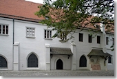 Domgarten mit Zugang zum Mortuarium (Foto: Uwe Moosburger)