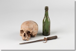 In der Bucht bei Schonungen (Schweinfurt) finden sich häufig menschliche Schädel. Sie könnten aus einer abgeschwemmten Begräbnisstätte stammen. (Foto: © Haus der Bayerischen Geschichte, Philipp Mansmann)