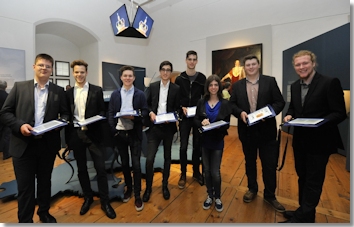 Die Entwickler des iPad-Guides: v.l.n.r. Florian Spiegelsperger, Konrad Wolny, Henry Zucker, Simon Mayer, Marinus Weiß, Stefanie Gramsamer, Fabian Amort und Dominik Baumgartner (Foto: Haus der Bayerischen Geschichte/U. Rössle)