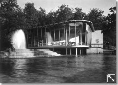 Die Architektur der fünfziger Jahre zeichnete sich durch ein transparentes, fast schon schwebendes Bauen aus. Hier der Pavillon der Leichtmetallindustrie auf der Deutschen Verkehrsausstellung München 1953.