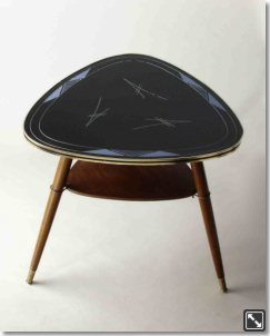 Stil-Ikone der fünfziger Jahre: der Nierentisch.