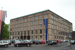 Ein repräsentativer Bau in modernen Formen, © Staatliches Bauamt Würzburg